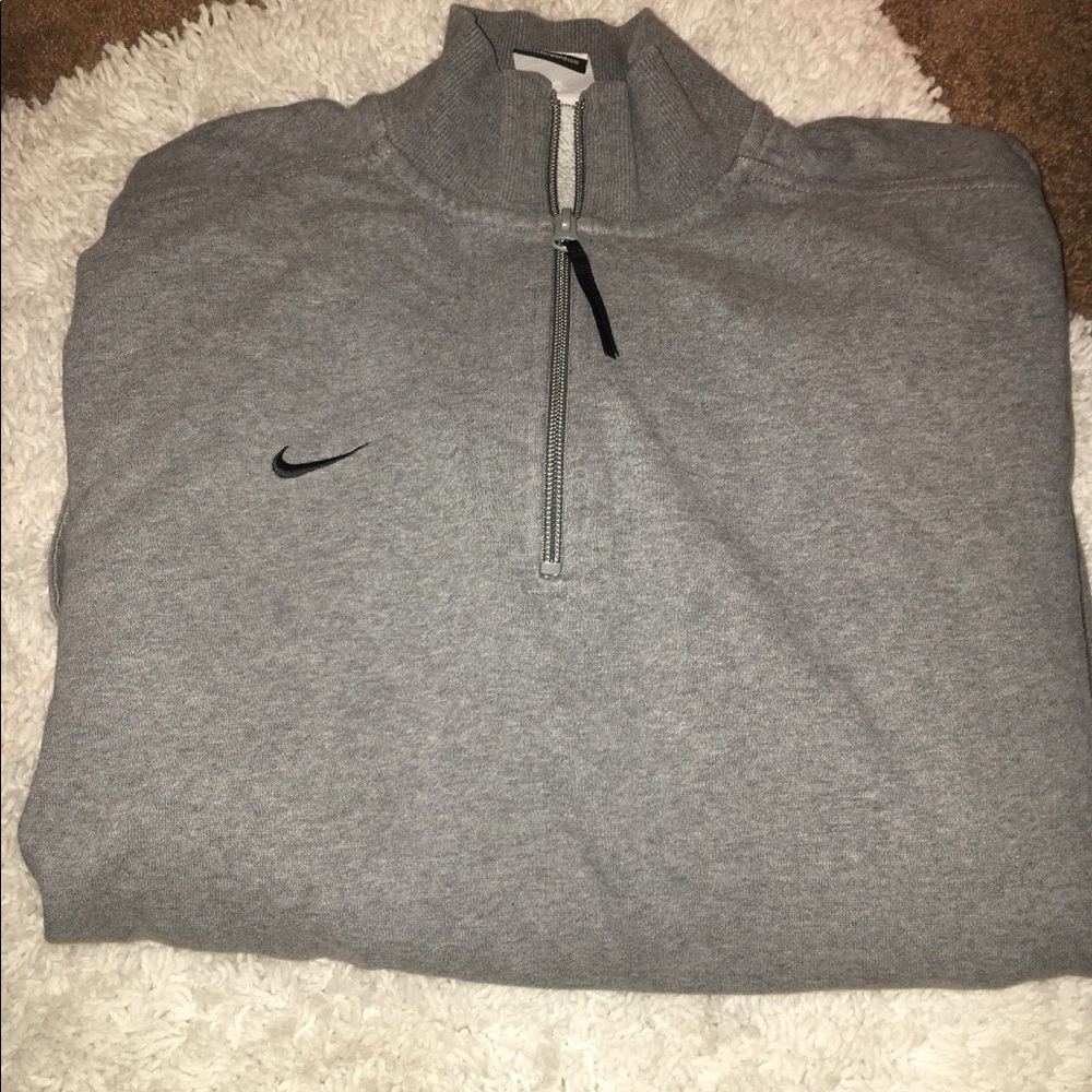Men’s Nike sweatshirt